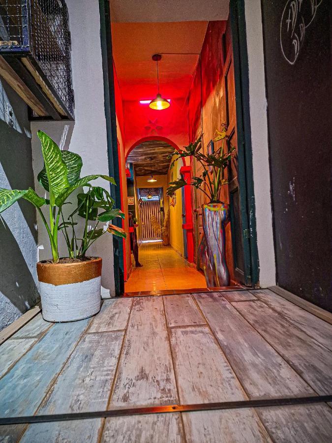 Urban Bar 招待所 *