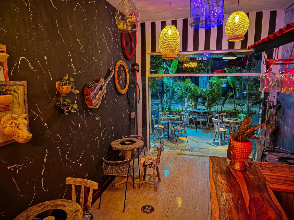 Urban Bar 招待所 *