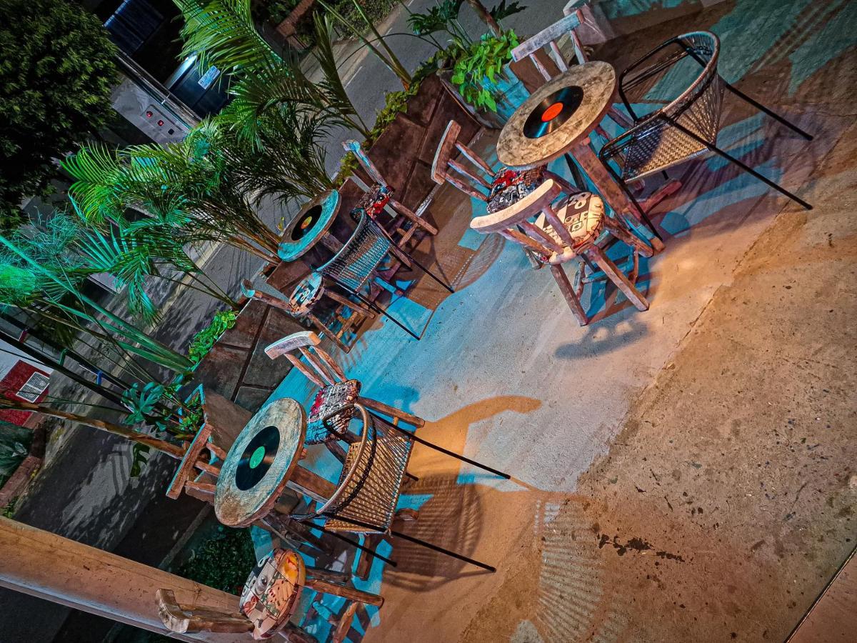 Urban Bar 招待所 *
